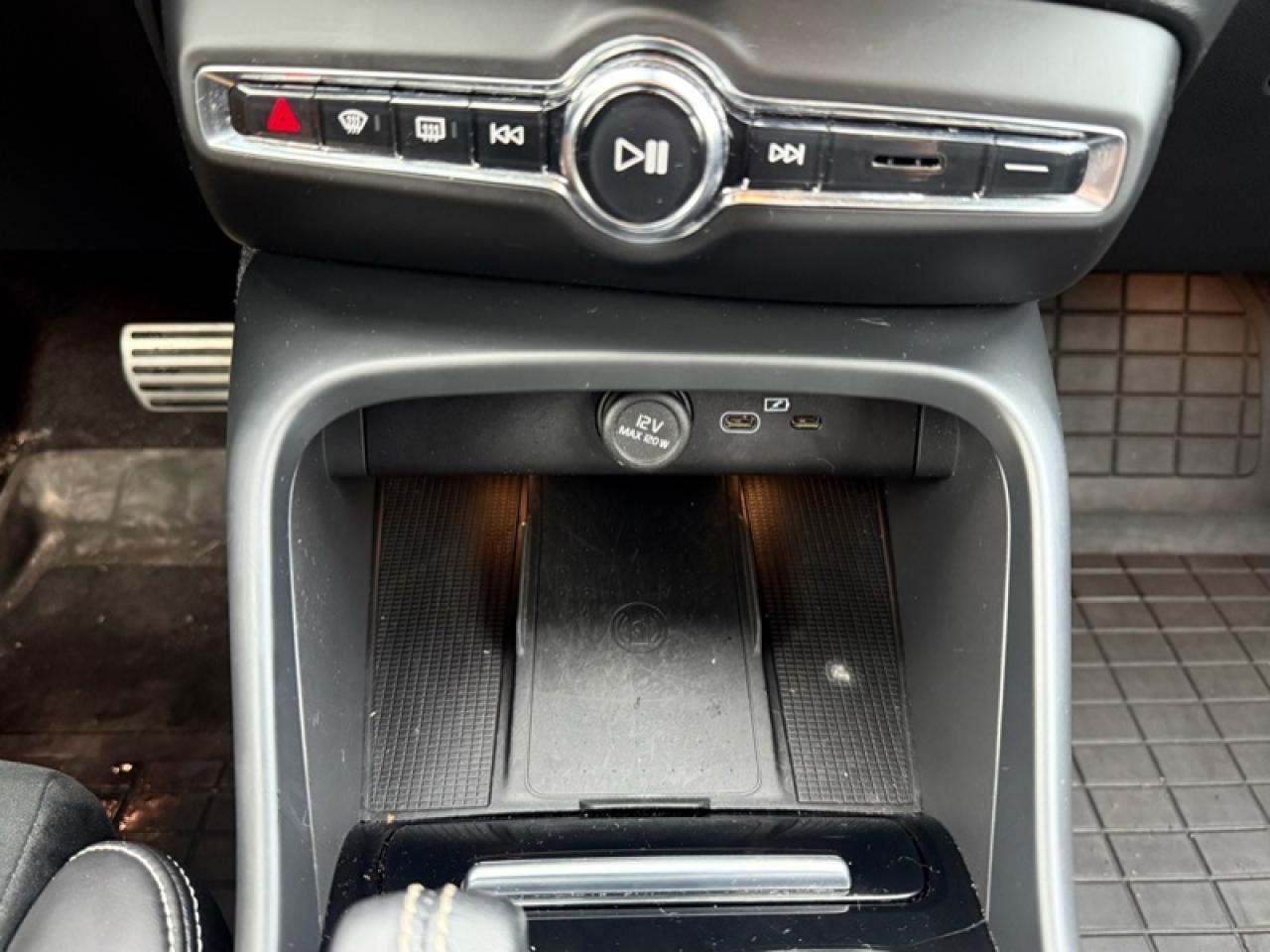 2021 Volvo XC40  Photo