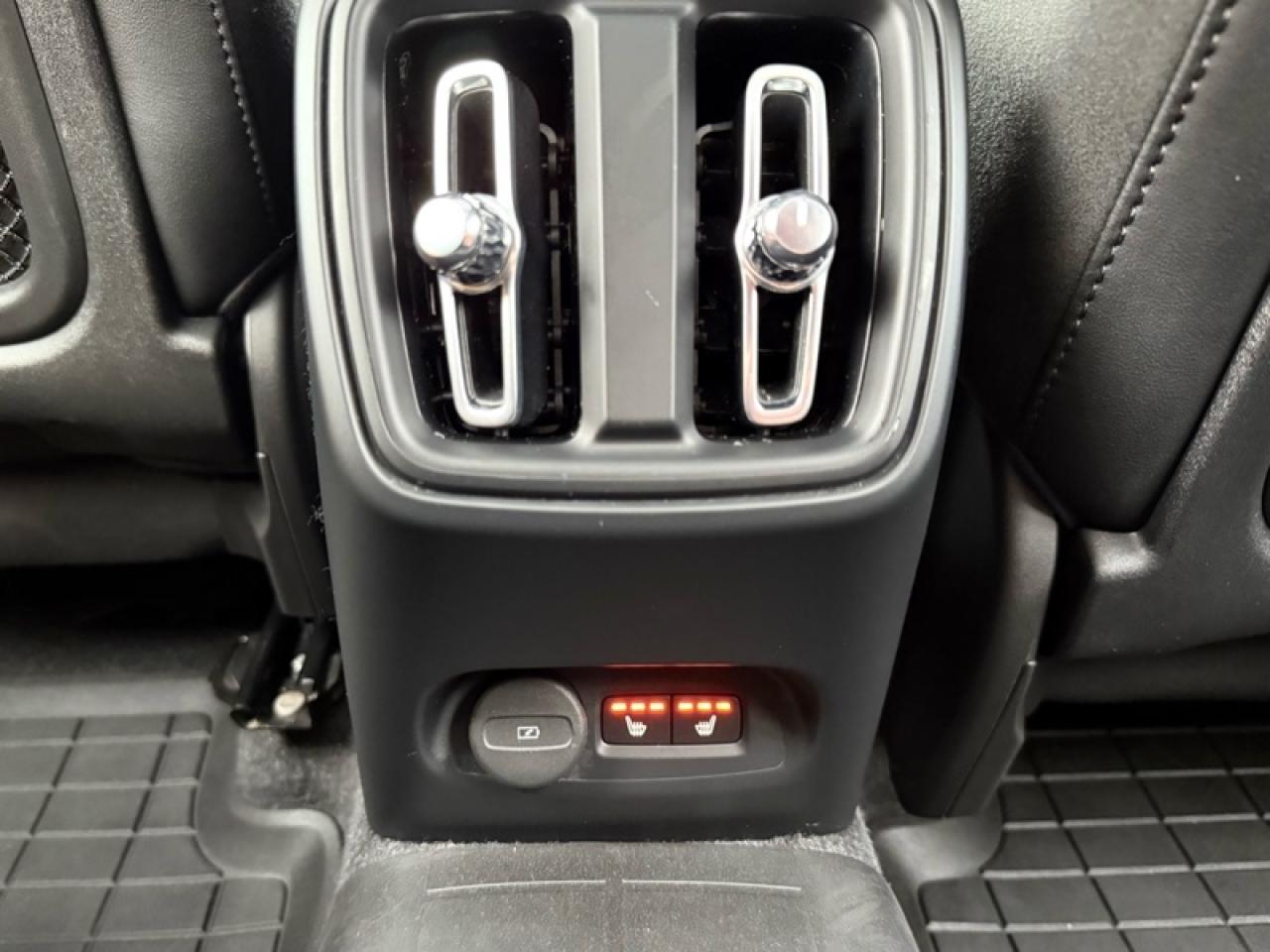 2021 Volvo XC40  Photo