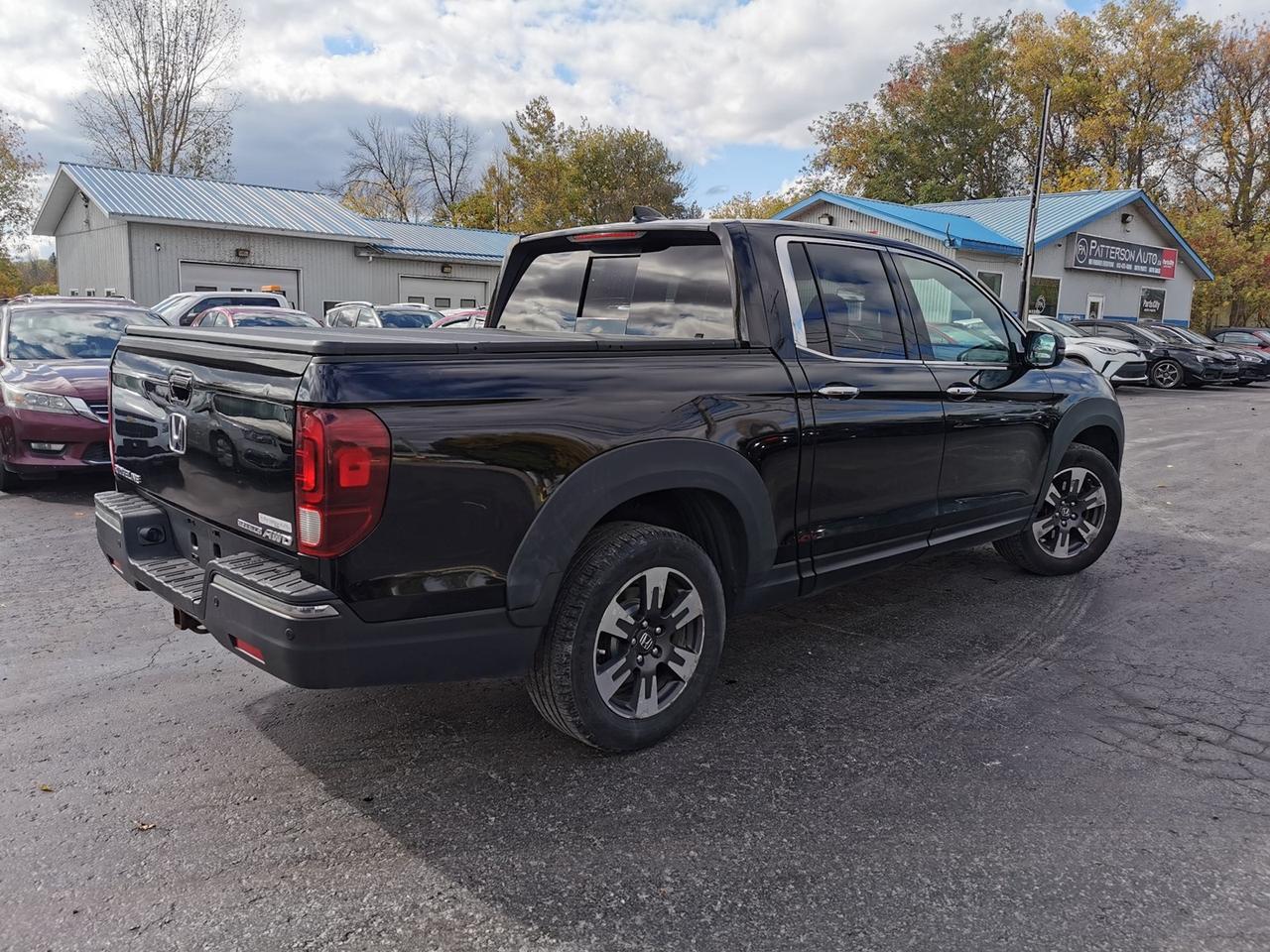 2017 Honda Ridgeline EX-L Photo4