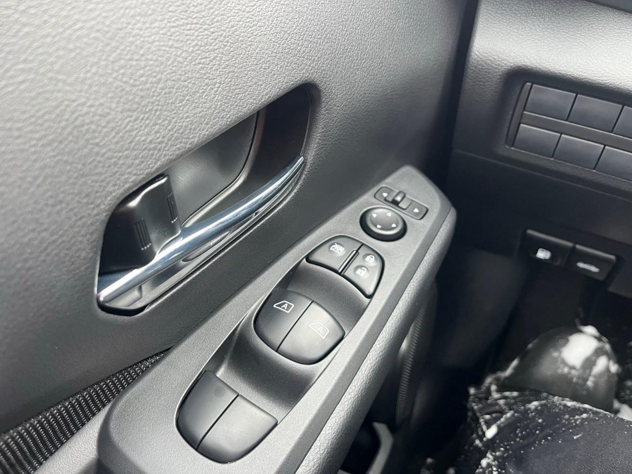 2025 Nissan Kicks Play SV FWD Photo