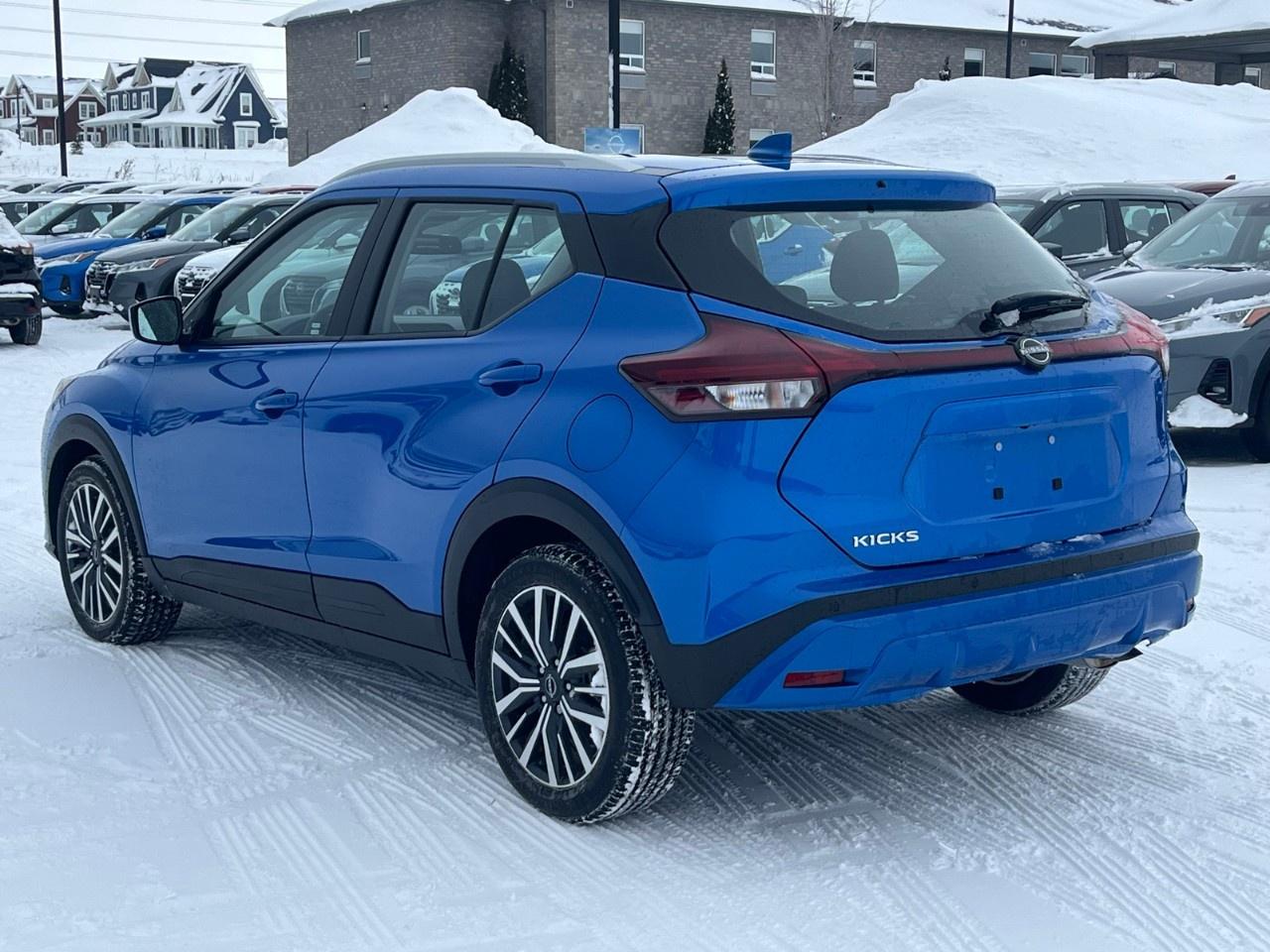 2025 Nissan Kicks Play SV FWD Photo