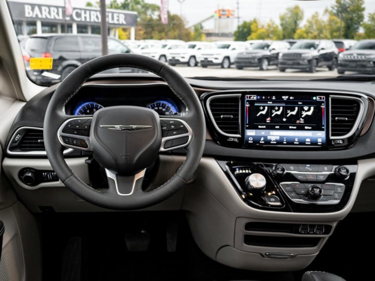 2024 Dodge Grand Caravan SXT Photo2