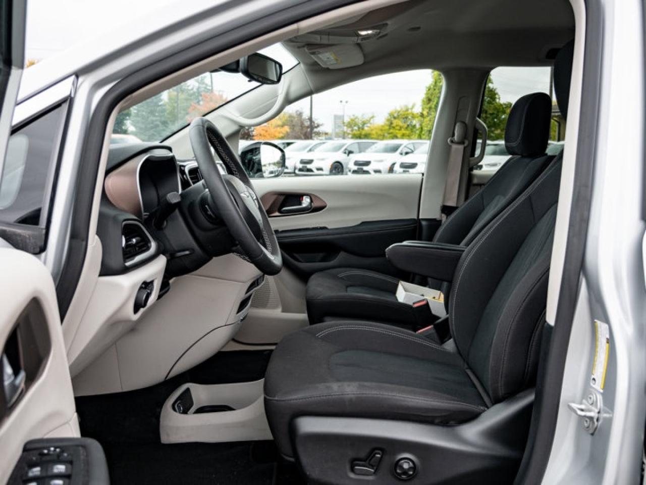 2024 Dodge Grand Caravan SXT Photo