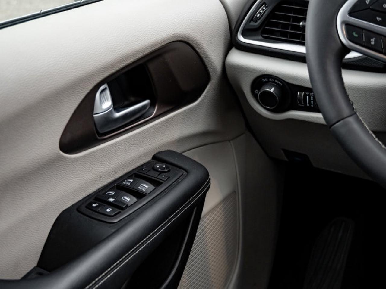 2024 Dodge Grand Caravan SXT Photo