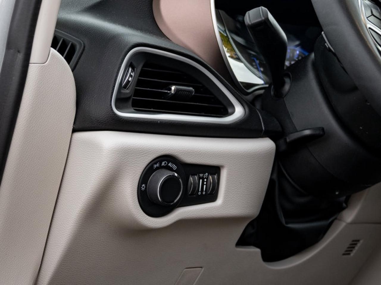 2024 Dodge Grand Caravan SXT Photo