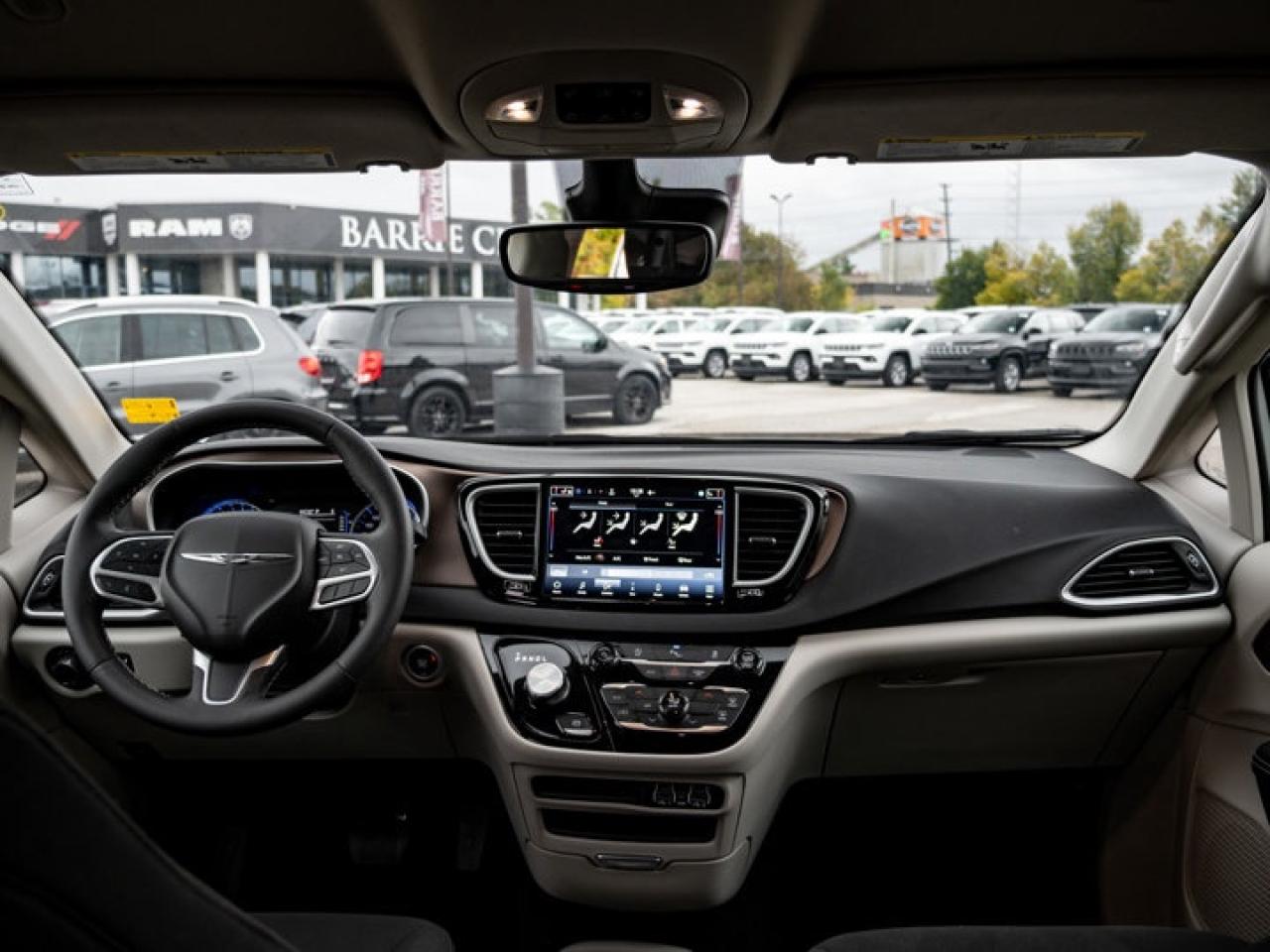 2024 Dodge Grand Caravan SXT Photo