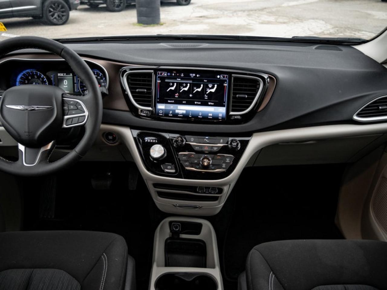 2024 Dodge Grand Caravan SXT Photo