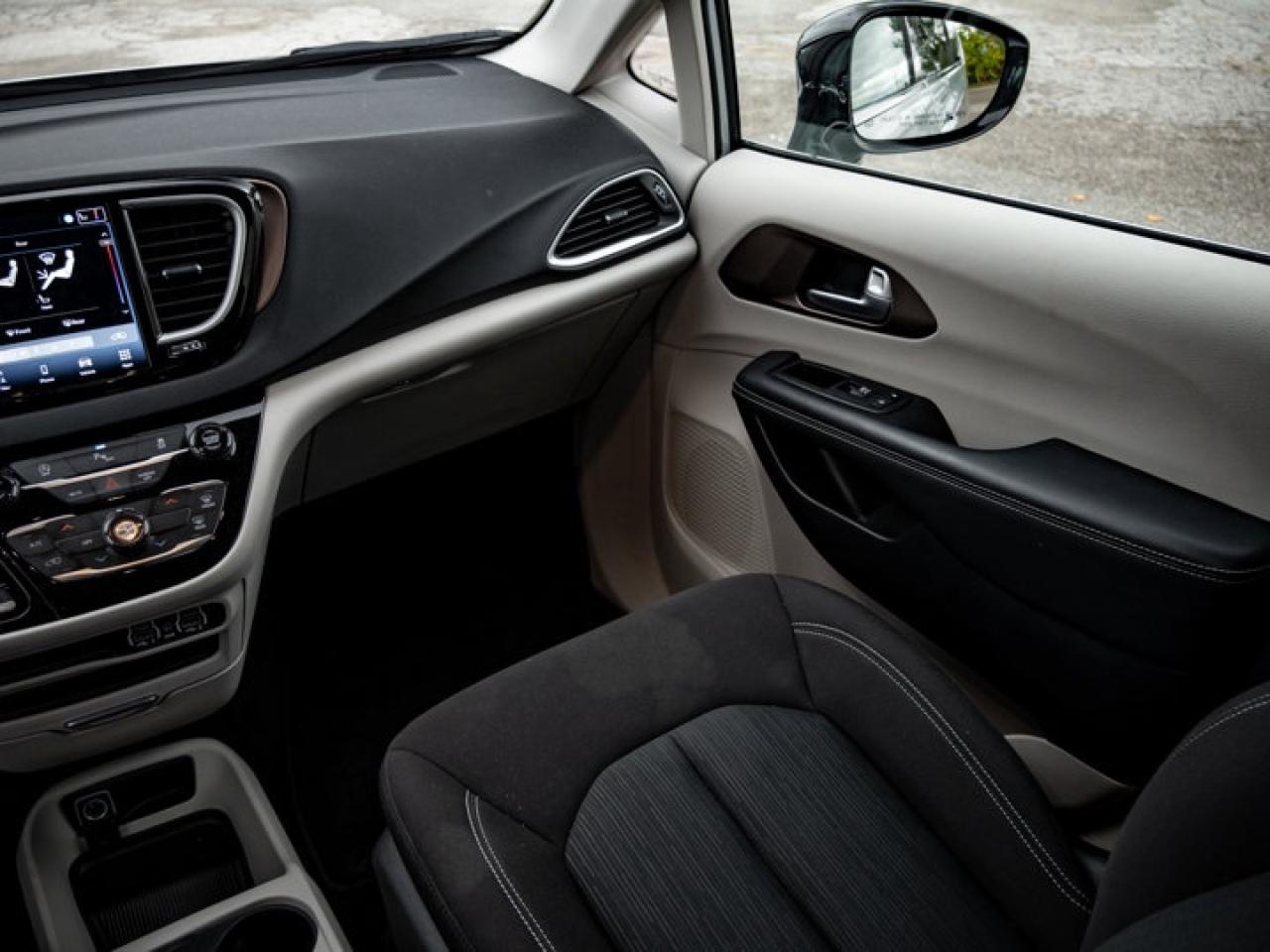 2024 Dodge Grand Caravan SXT Photo