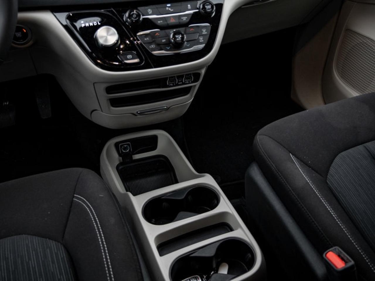 2024 Dodge Grand Caravan SXT Photo