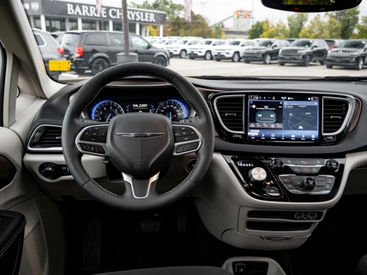 2024 Dodge Grand Caravan SXT Photo2