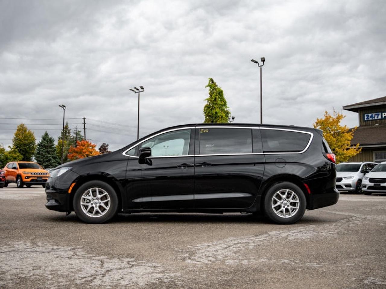 2024 Dodge Grand Caravan SXT Photo4