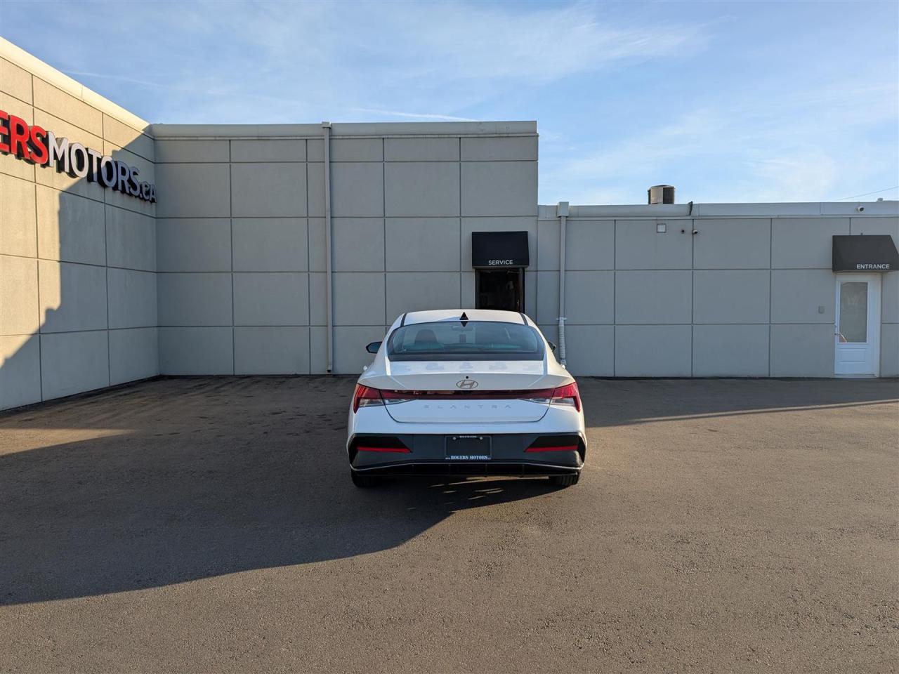 2024 Hyundai Elantra PREFERRED - HTD SEATS - REVERSE CAM - CARPLAY Photo