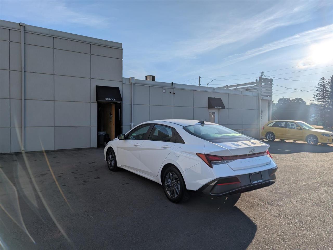 2024 Hyundai Elantra PREFERRED - HTD SEATS - REVERSE CAM - CARPLAY Photo