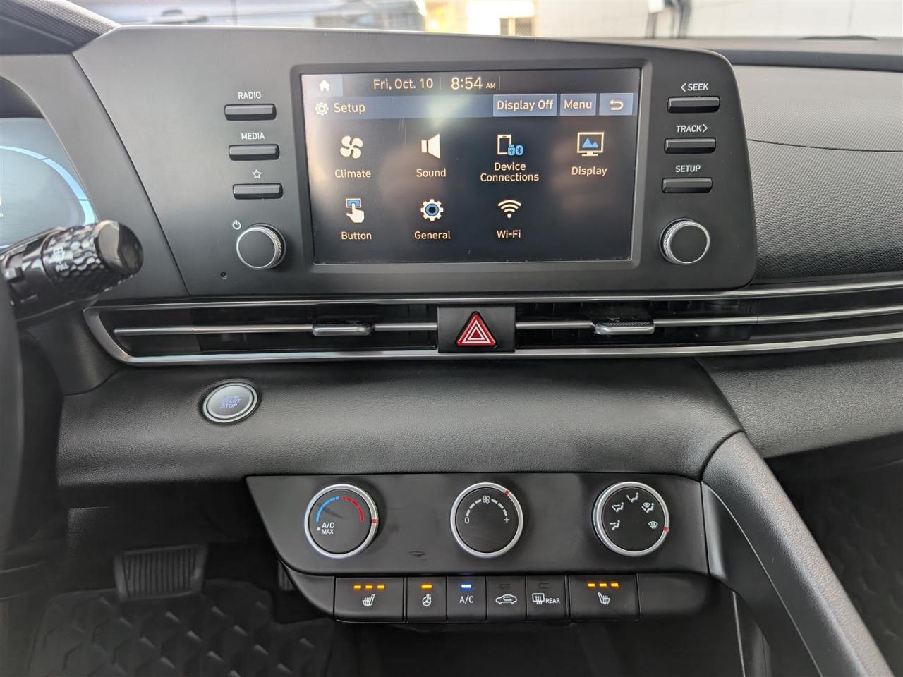 2024 Hyundai Elantra PREFERRED - HTD SEATS - REVERSE CAM - CARPLAY