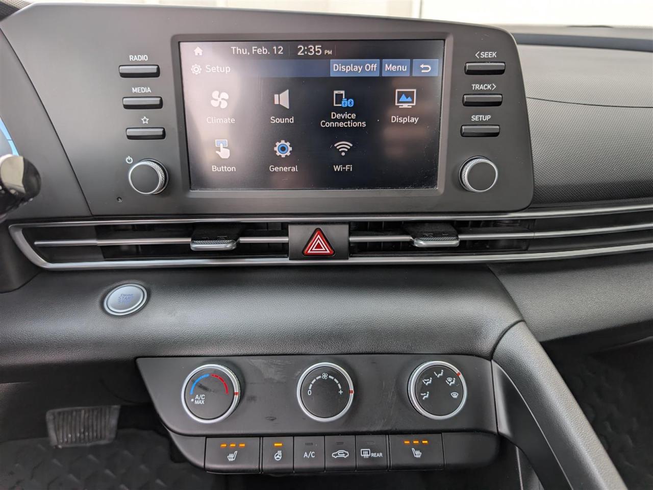 2024 Hyundai Elantra PREFERRED - HTD SEATS - REVERSE CAM - CARPLAY Photo