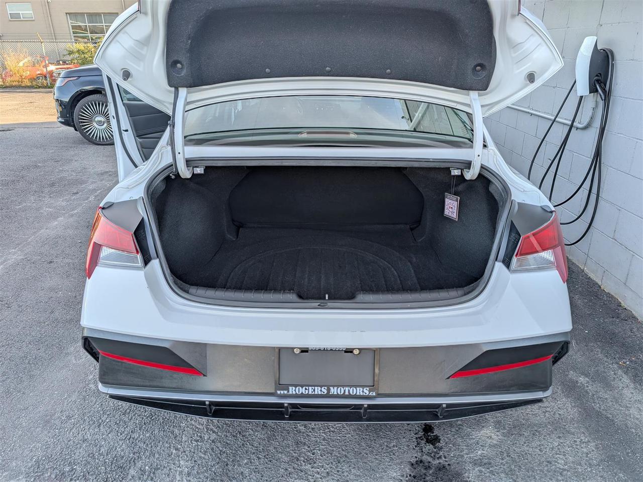2024 Hyundai Elantra PREFERRED - HTD SEATS - REVERSE CAM - CARPLAY Photo