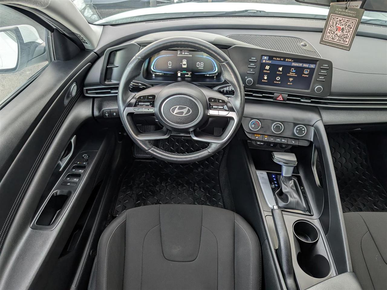 2024 Hyundai Elantra PREFERRED - HTD SEATS - REVERSE CAM - CARPLAY Photo