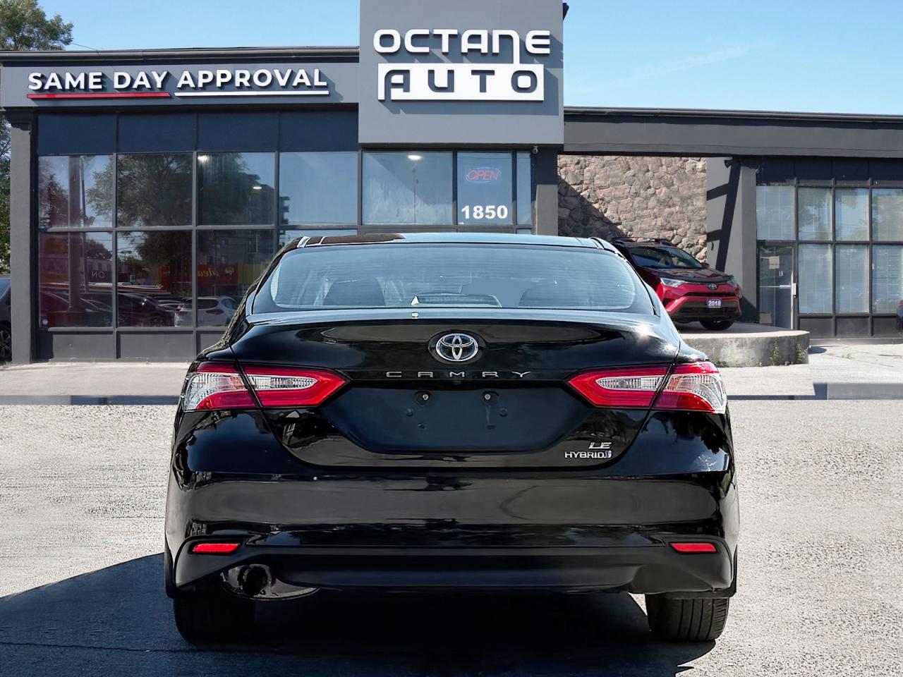 2018 Toyota Camry HYBRID LE - Photo #5