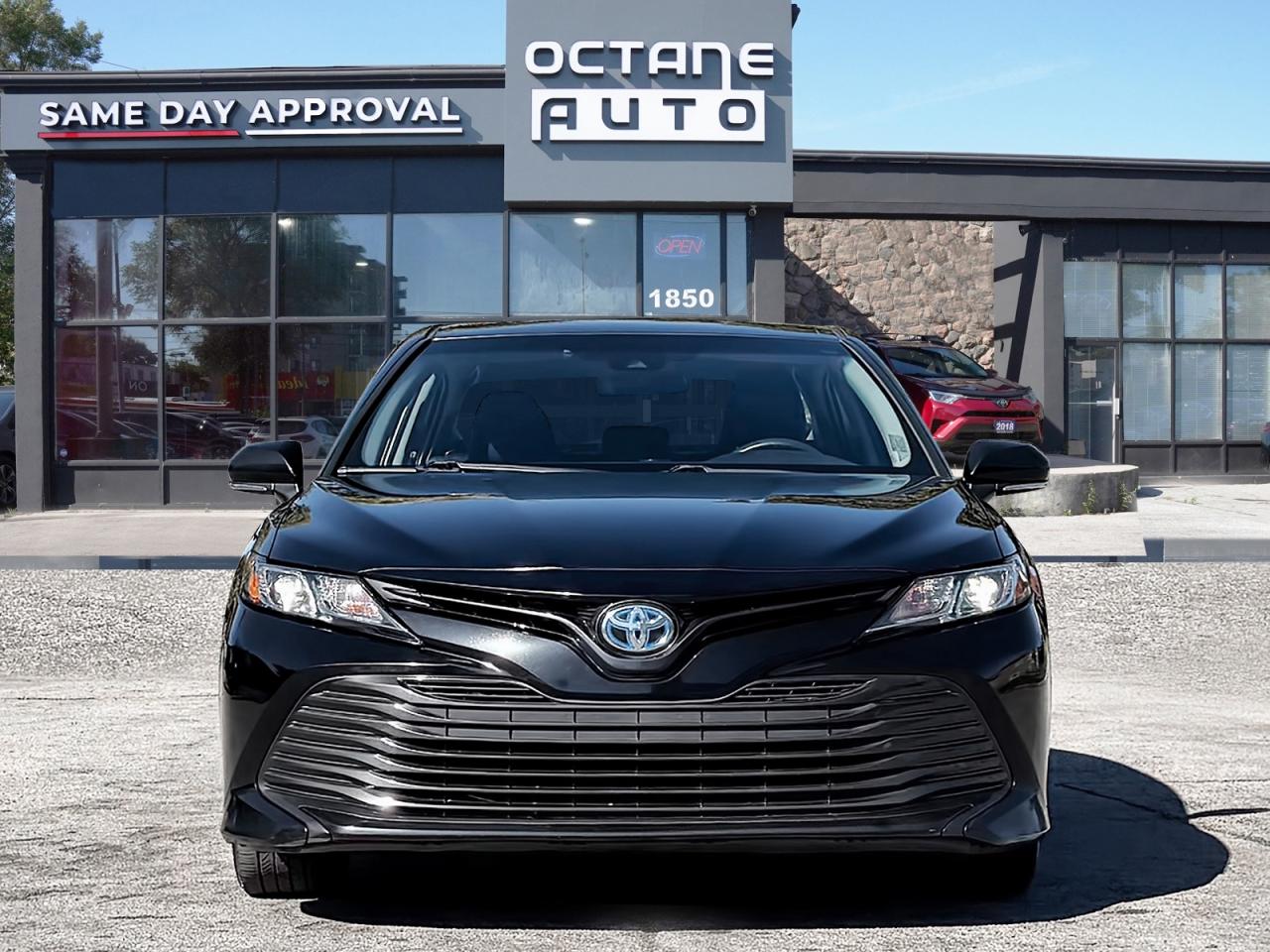 2018 Toyota Camry HYBRID LE - Photo #2