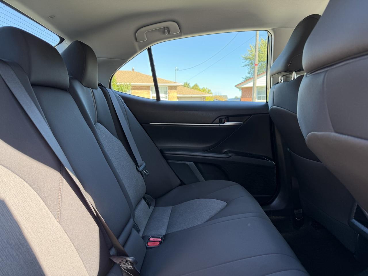2018 Toyota Camry HYBRID LE - Photo #12