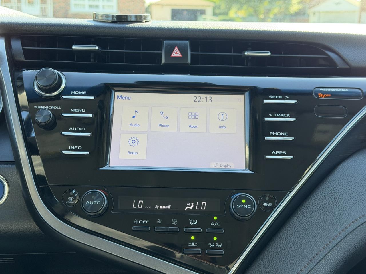 2018 Toyota Camry HYBRID LE - Photo #21