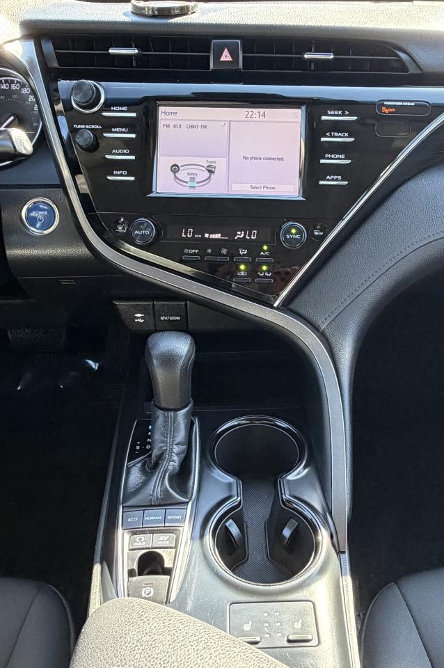 2018 Toyota Camry HYBRID LE - Photo #22
