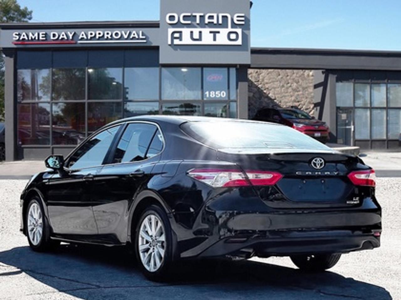 2018 Toyota Camry HYBRID LE Photo