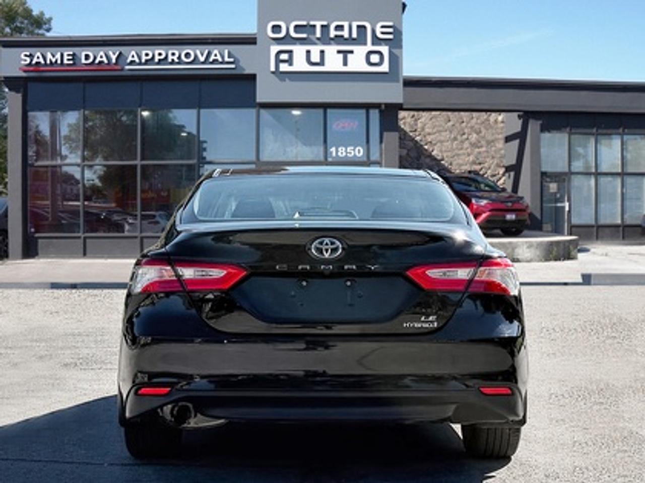 2018 Toyota Camry HYBRID LE Photo