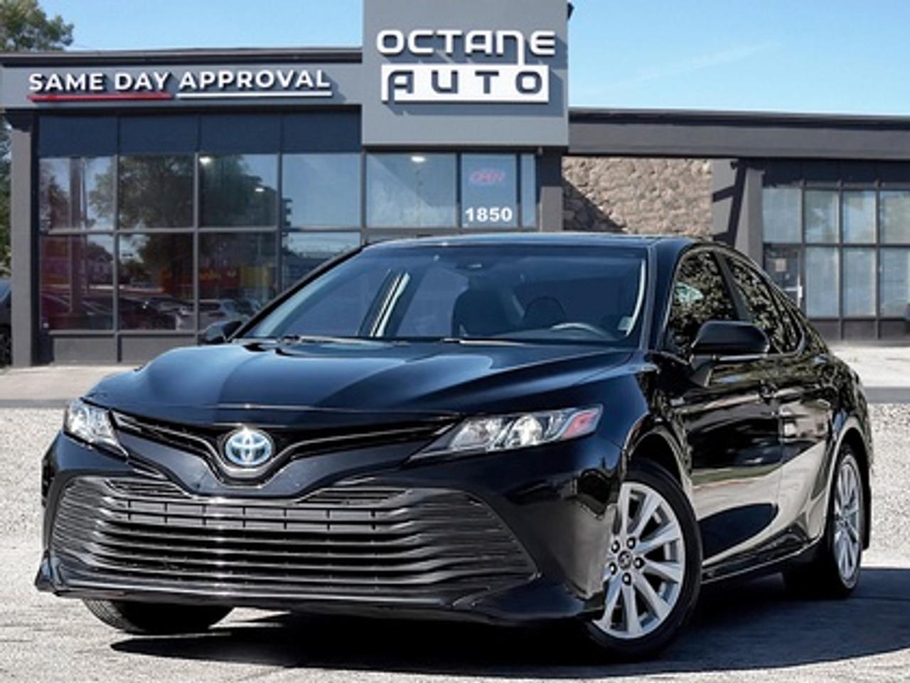 2018 Toyota Camry HYBRID LE Photo3