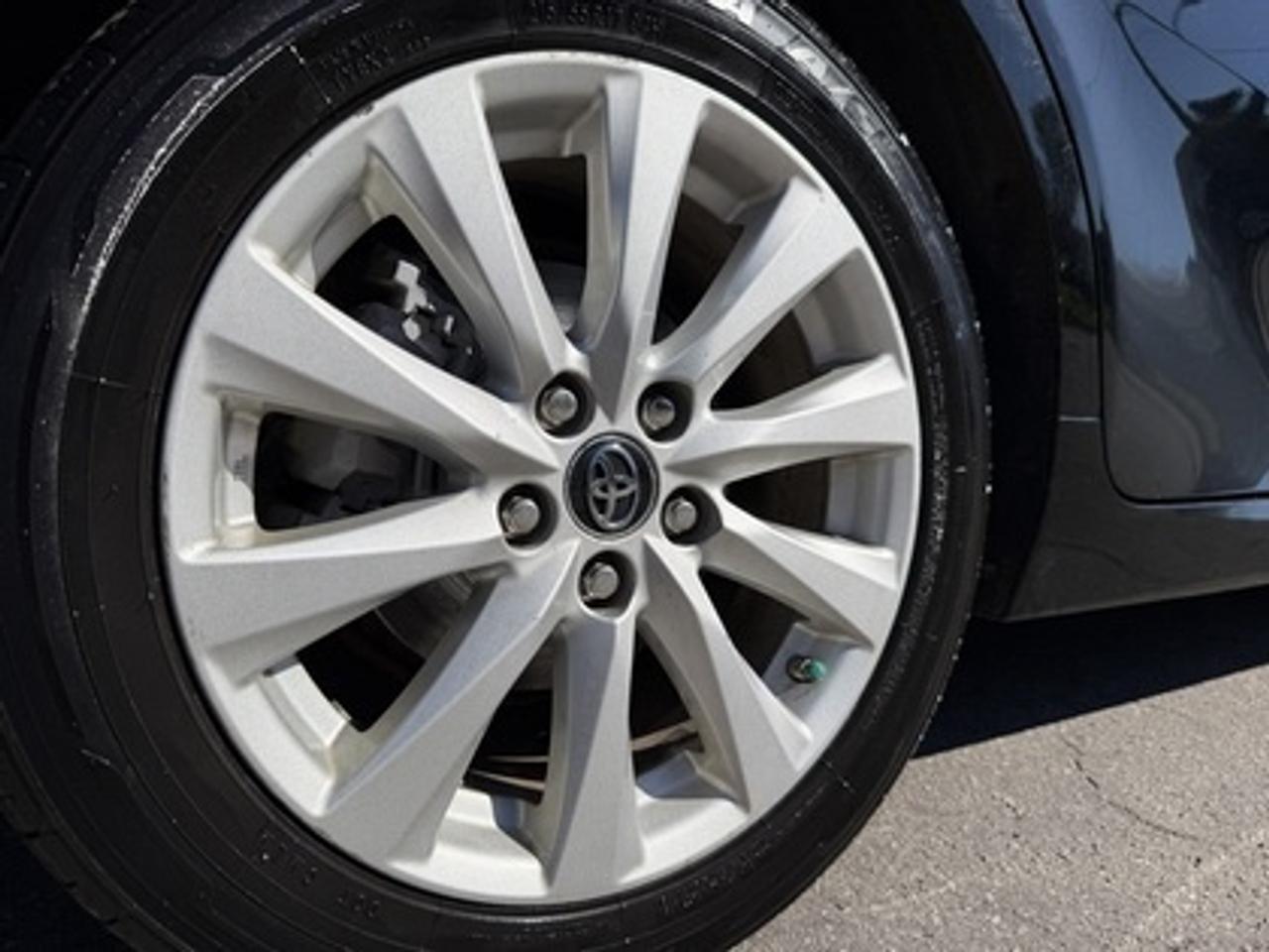 2018 Toyota Camry HYBRID LE Photo