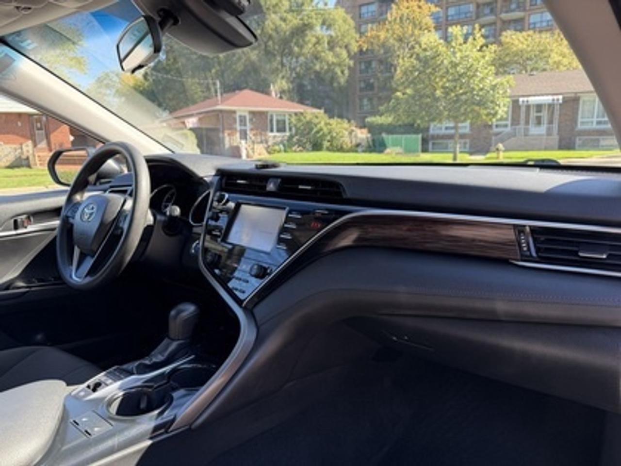 2018 Toyota Camry HYBRID LE Photo