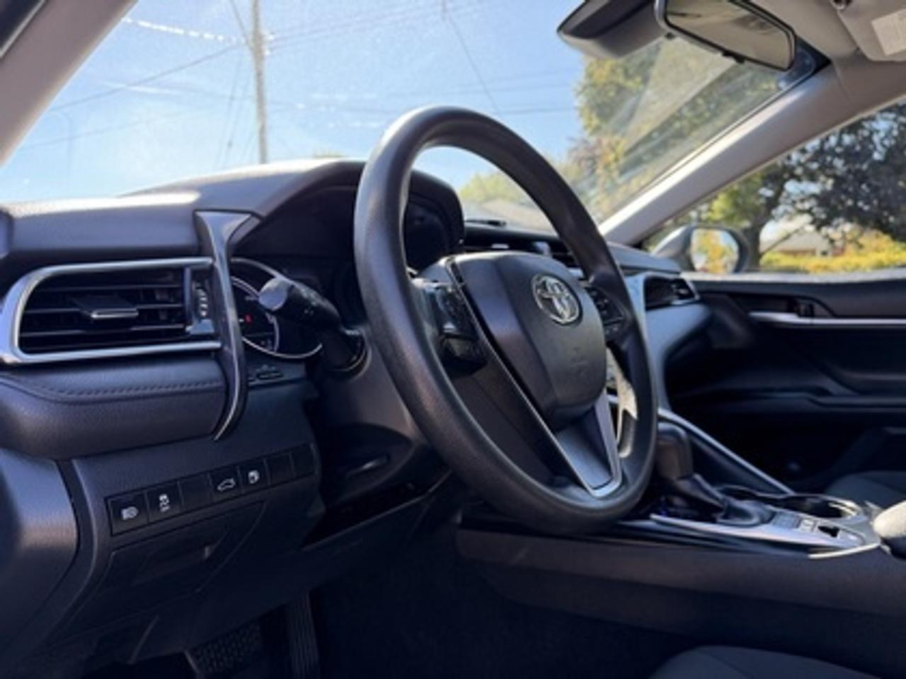 2018 Toyota Camry HYBRID LE Photo