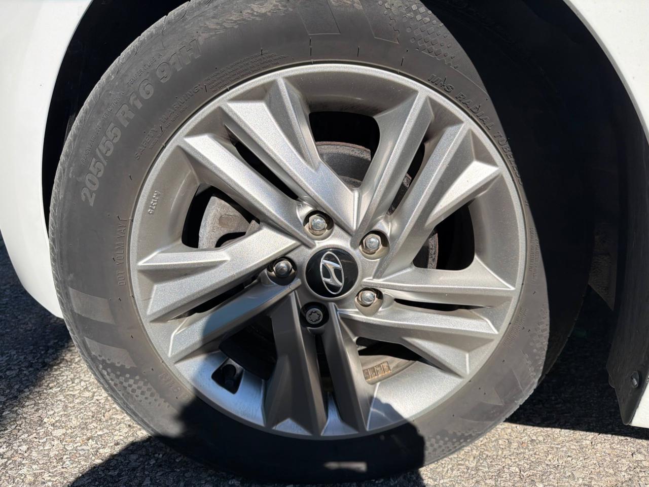 2019 Hyundai Elantra Preferred | Auto | CarPlay | Cam | Heated Seats ++ Photo7