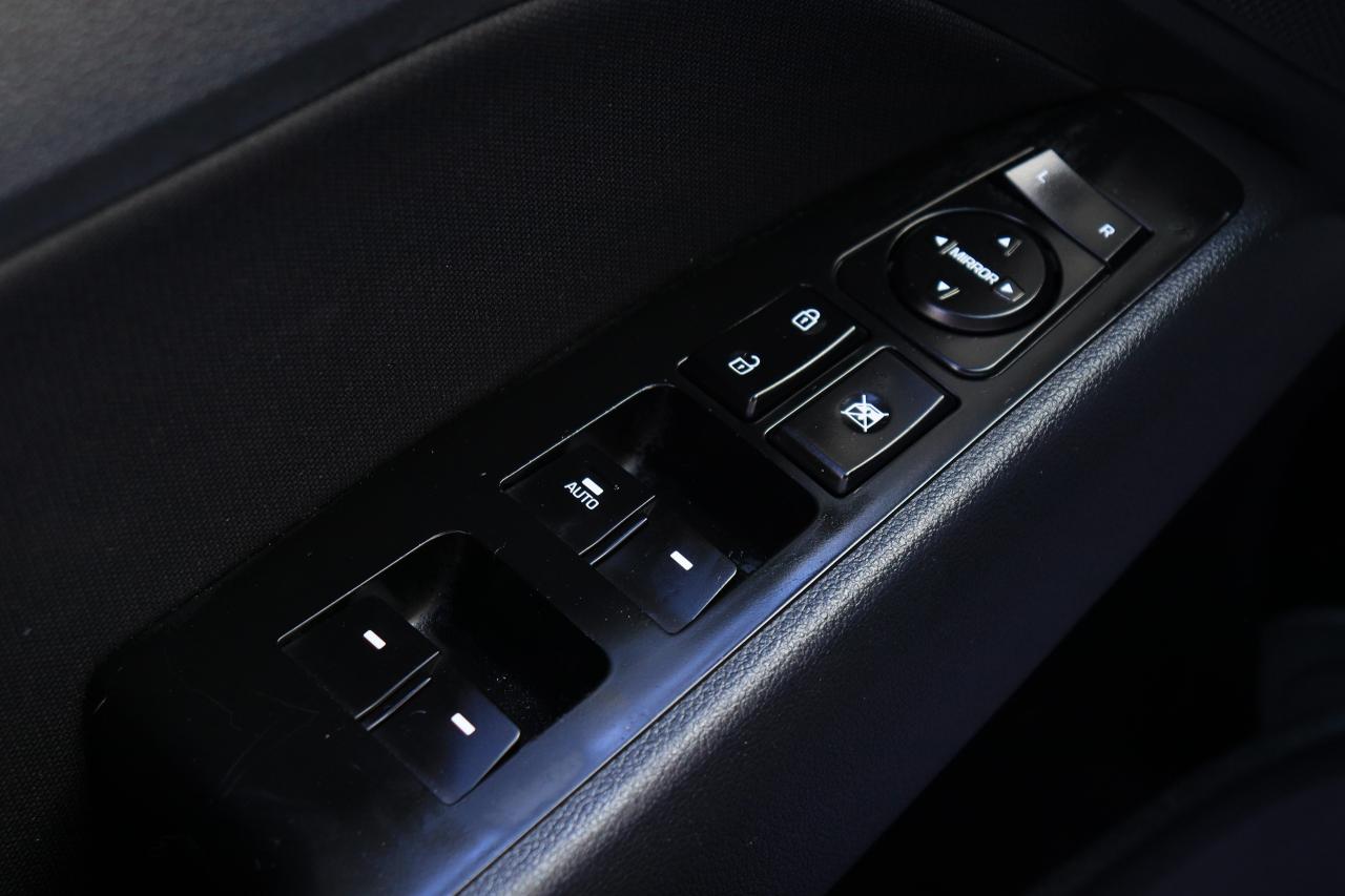 2019 Hyundai Elantra Preferred | Auto | CarPlay | Cam | Heated Seats ++ Photo