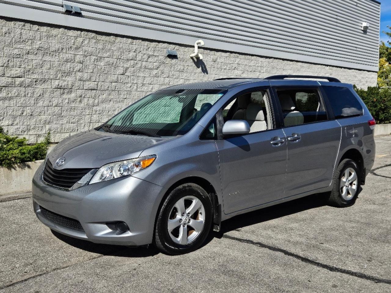 2011 Toyota Sienna SAVARIA WHEELCHAIR ACCESIBILITY Photo3