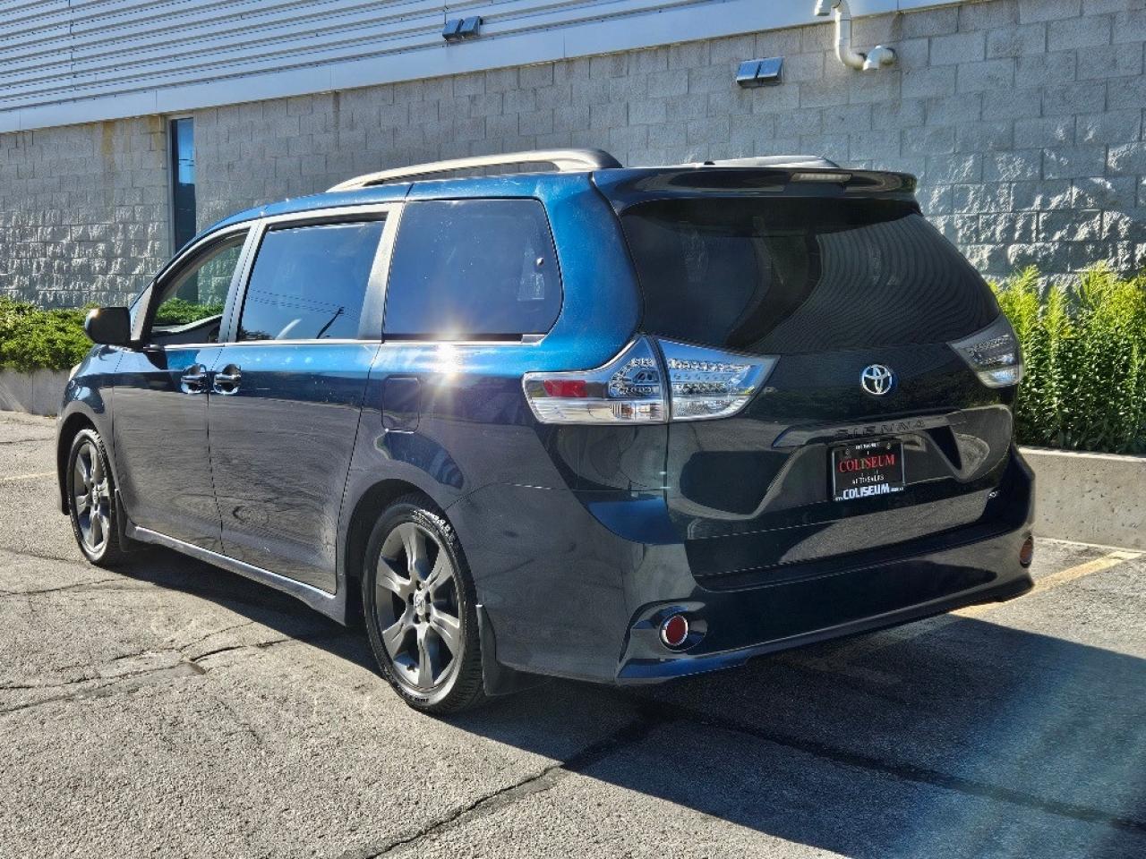 2012 Toyota Sienna SE SPORT-8 PASSENGER-CERTIFIED Photo2