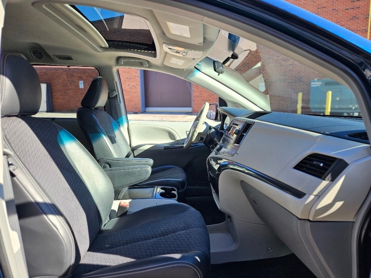 2012 Toyota Sienna SE SPORT-8 PASSENGER-CERTIFIED Photo