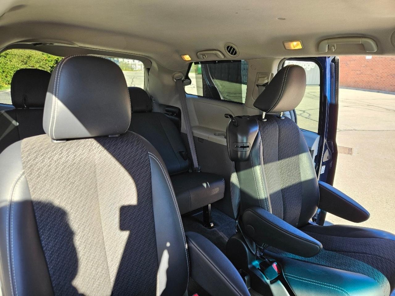 2012 Toyota Sienna SE SPORT-8 PASSENGER-CERTIFIED Photo