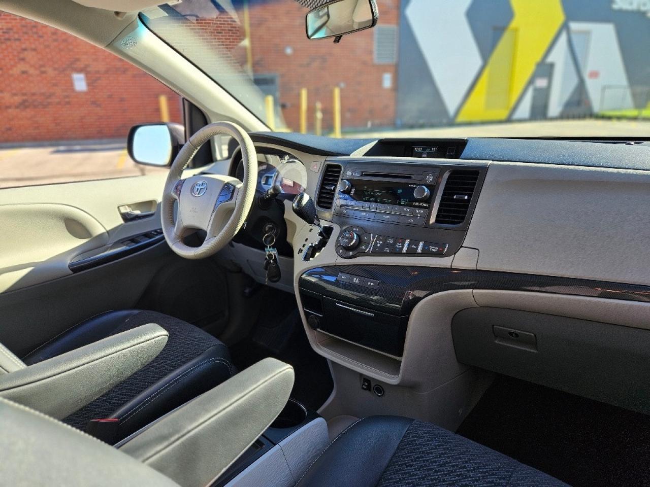 2012 Toyota Sienna SE SPORT-8 PASSENGER-CERTIFIED Photo