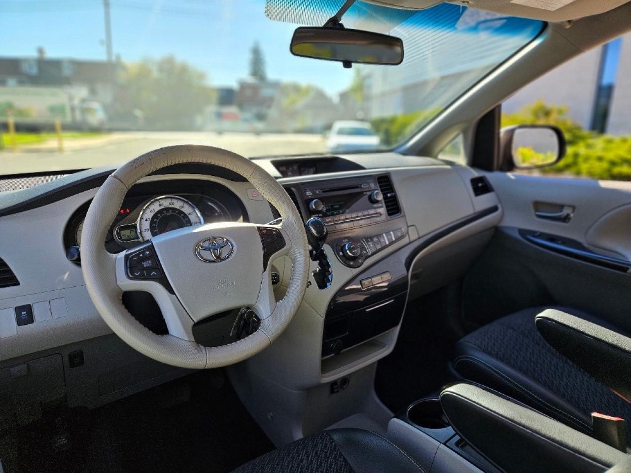 2012 Toyota Sienna SE SPORT-8 PASSENGER-CERTIFIED Photo