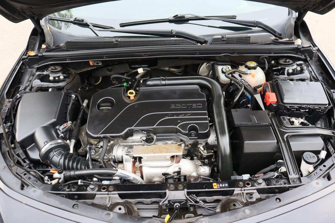 2020 Chevrolet Malibu LT | Leather | Pano Roof | Cam | CarPlay | BSM ++ Photo