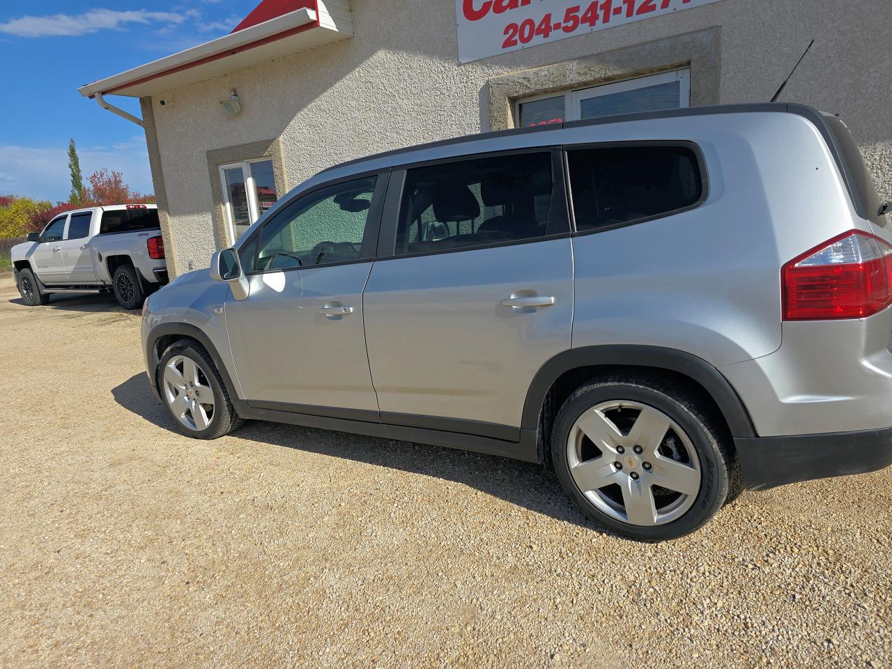 2012 Chevrolet Orlando 7 Pass, Sunroof, Bluetooth - Photo #2