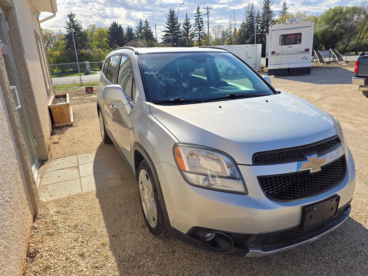 2012 Chevrolet Orlando 7 Pass, Sunroof, Bluetooth - Photo #3