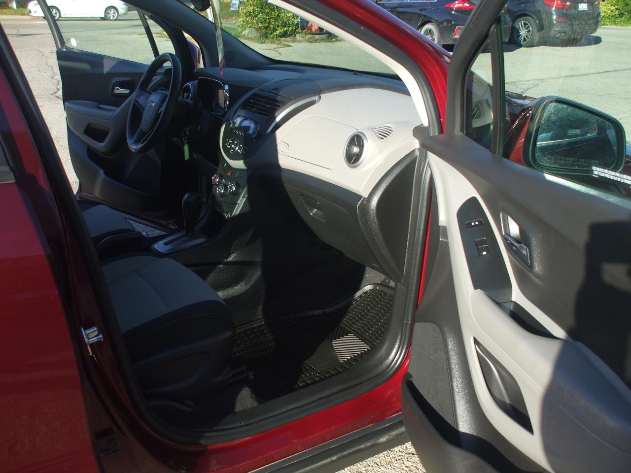 2016 Chevrolet Trax LS,Certified,Bluetooth,2 Set of Tires,Clean Carfax - Photo #12