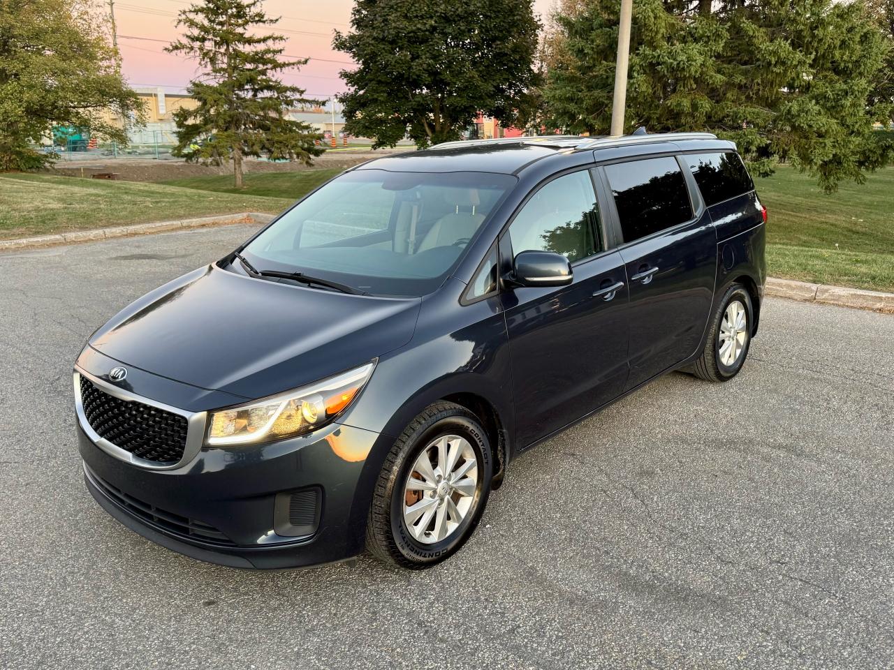 Used 2017 Kia Sedona LX + 8 Seats for sale in Gloucester, ON