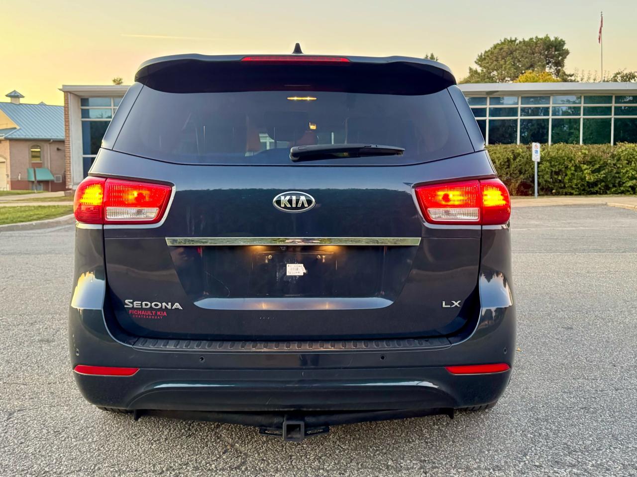 2017 Kia Sedona LX + 8 Seats - Photo #5