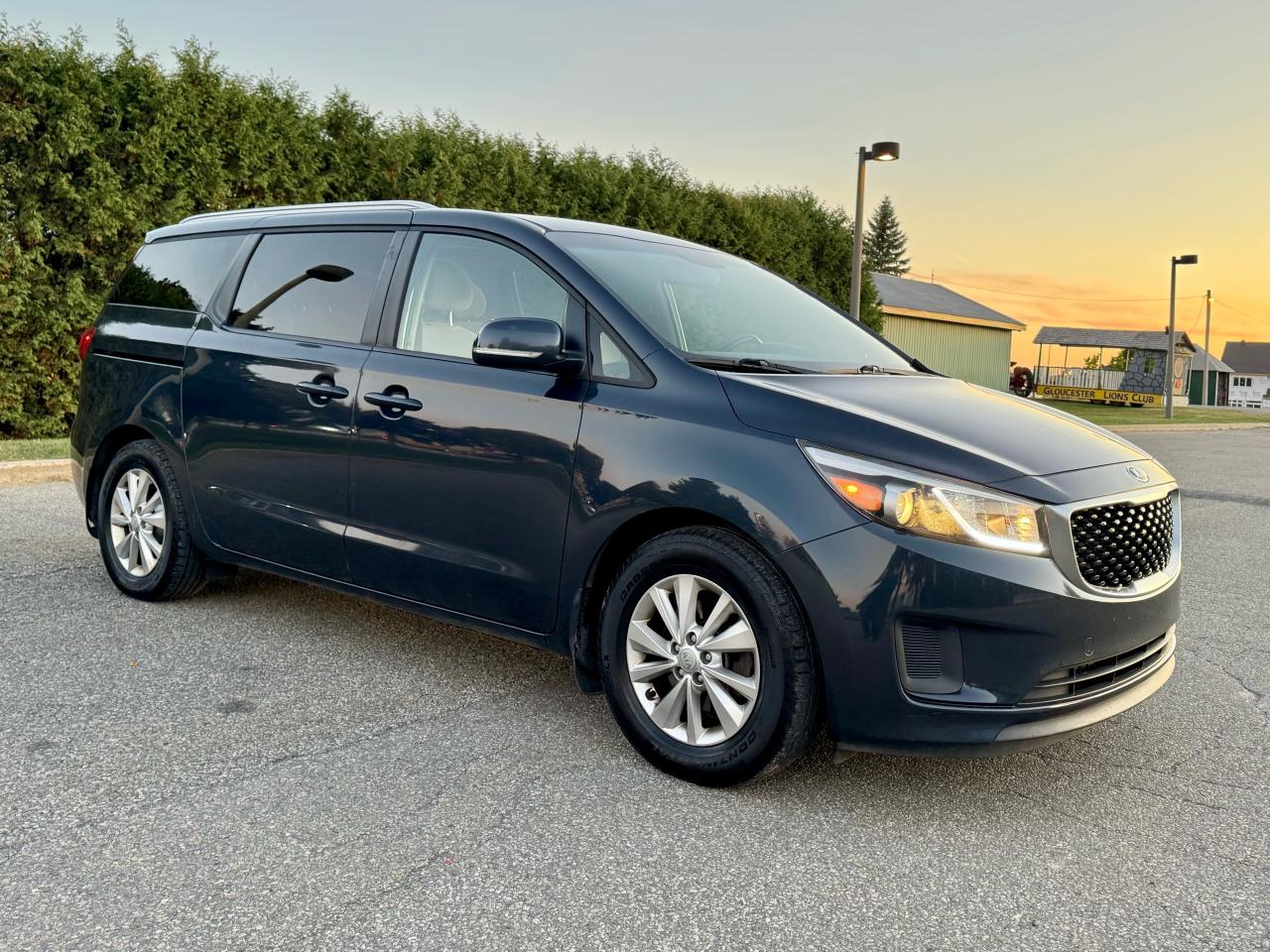2017 Kia Sedona LX + 8 Seats - Photo #17