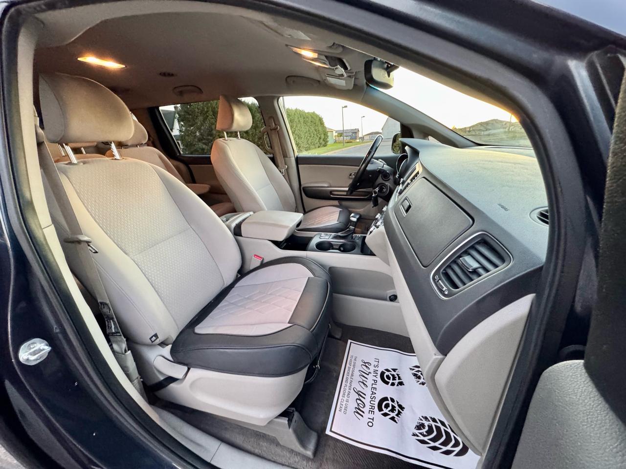 2017 Kia Sedona LX + 8 Seats - Photo #19
