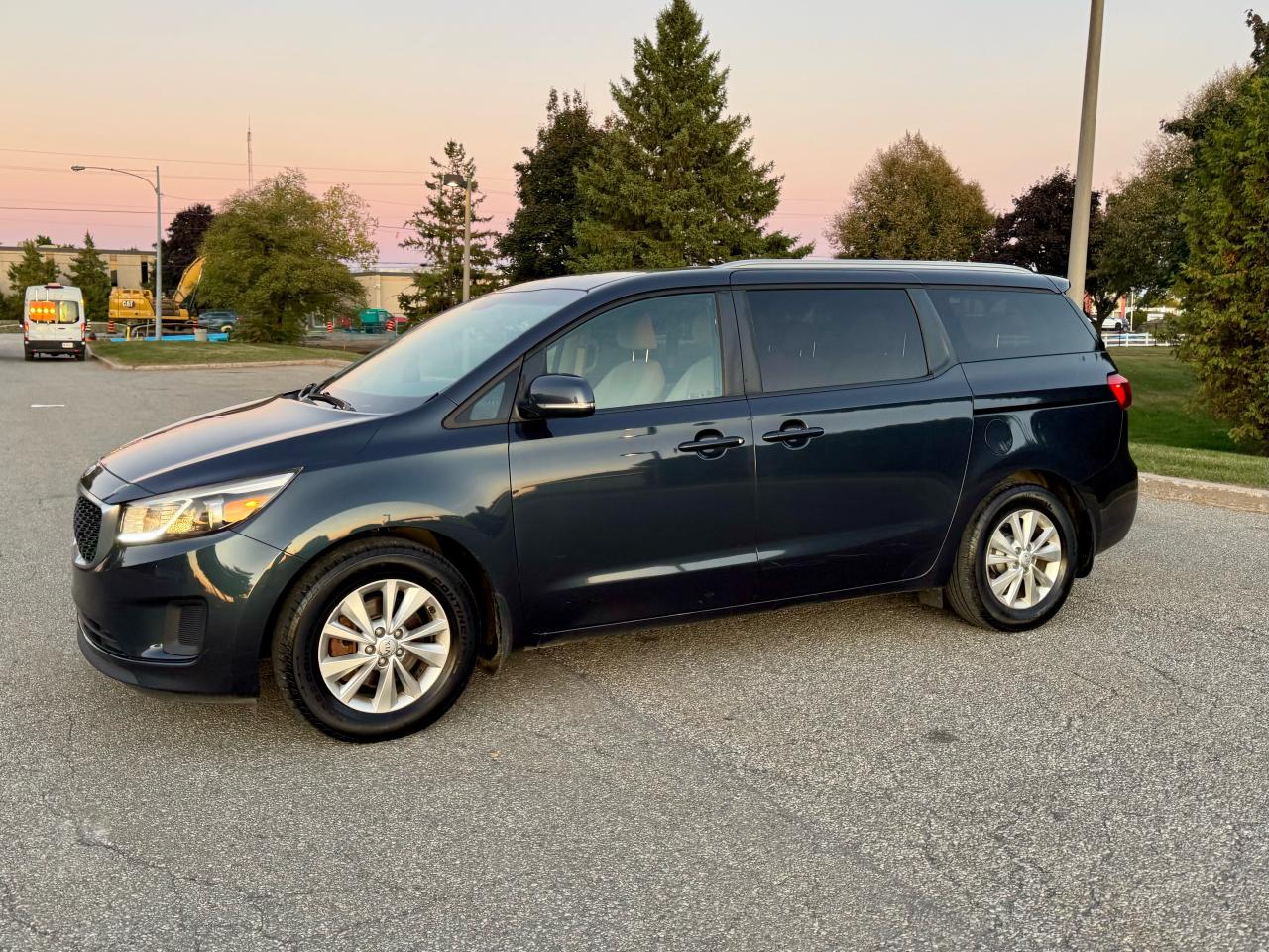 2017 Kia Sedona LX + 8 Seats - Photo #8
