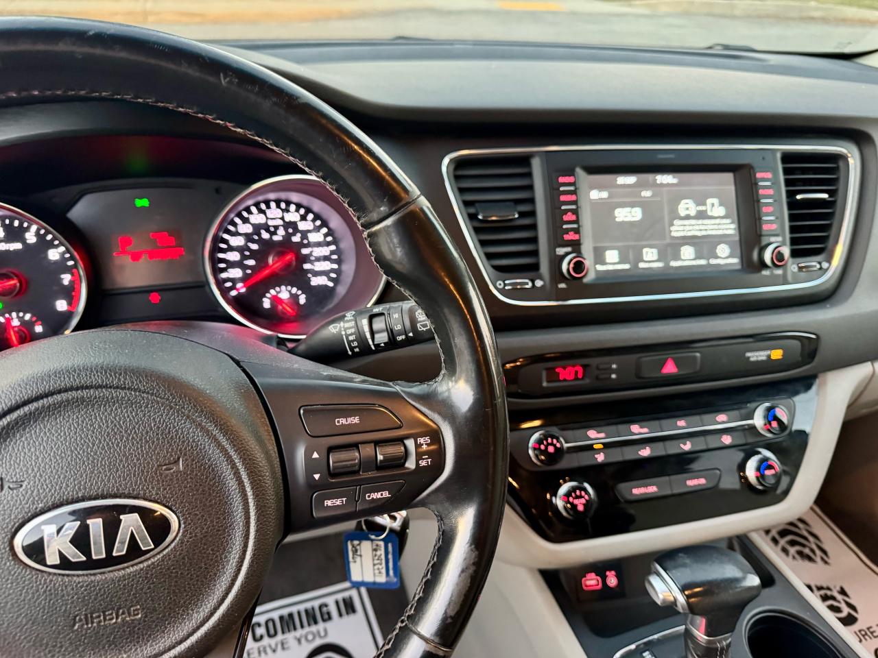 2017 Kia Sedona LX + 8 Seats - Photo #20